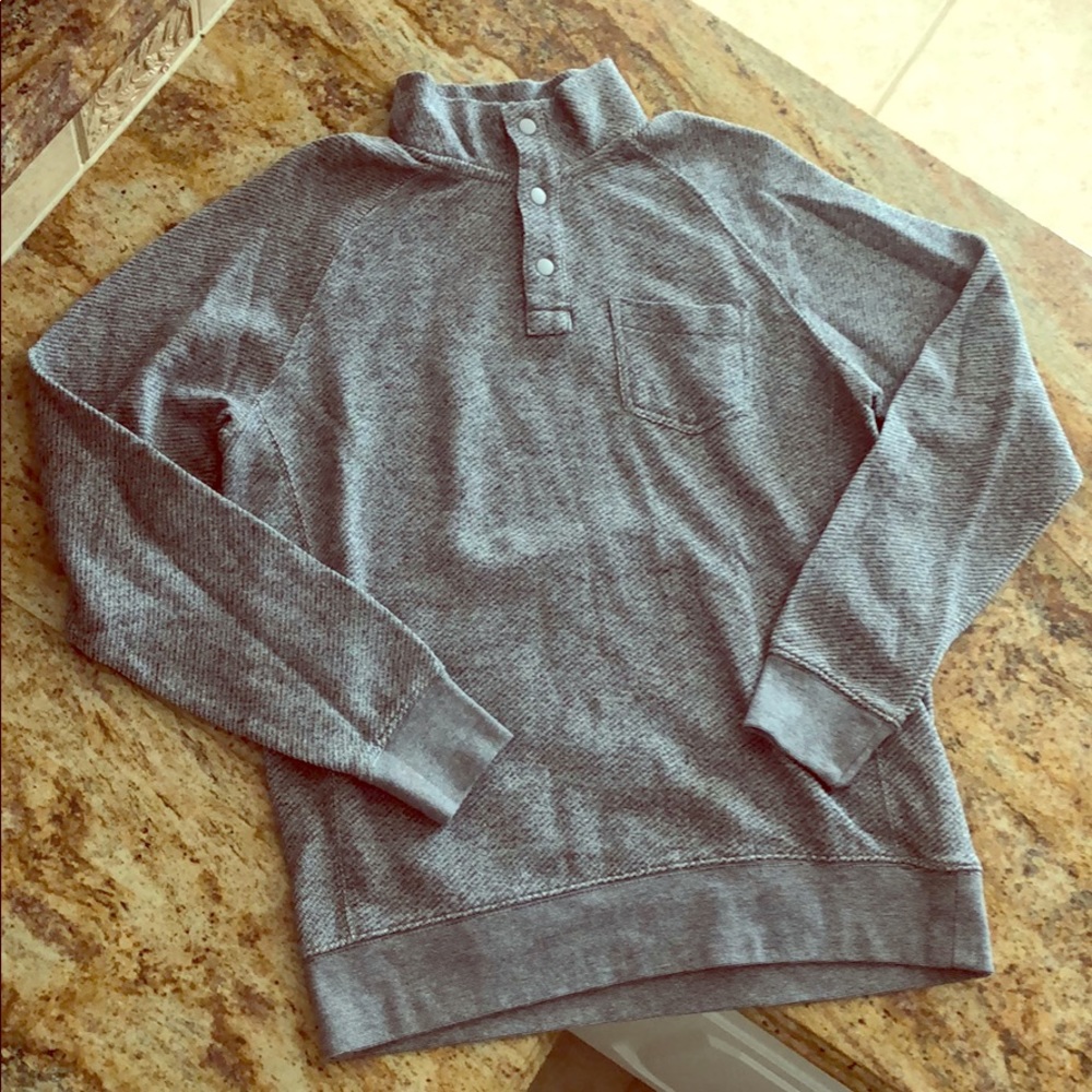 Old Navy Men’s Pullover Shirt NWOT
